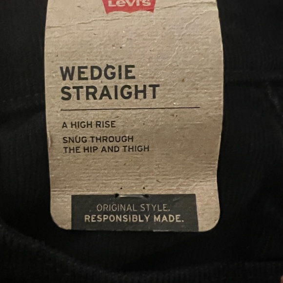 Levi's Women's Wedgie Straight Jeans Caviar-Corduroy, Size Regular 25 x 28 - Picture 3 of 6